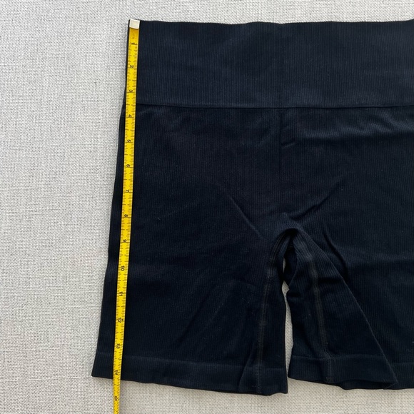 ARITZIA The Group by Babaton Silhouette Seamless Short - Picture 8 of 9